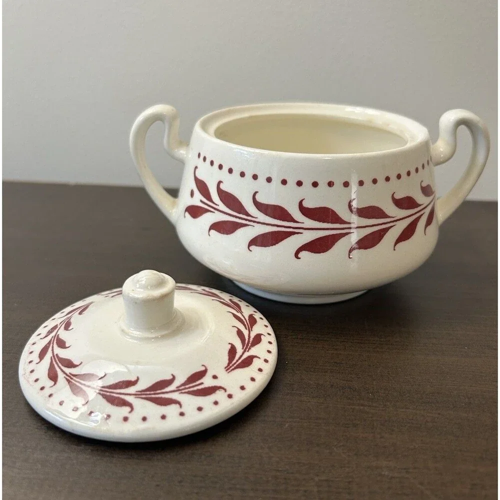 Homer Laughlin HEMLOCK RED Sugar Bowl: Brittany Laurel Leaf Tulip Vintage